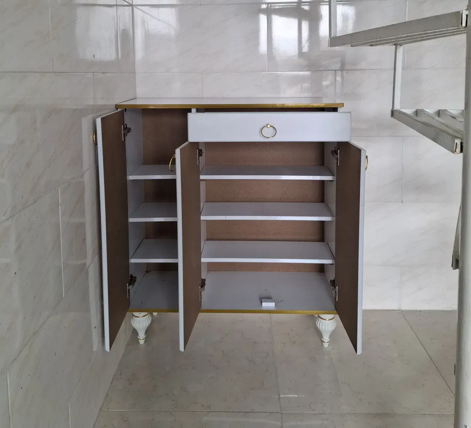 جاکفشی|جاکفشی، کمد، دراور|کازرون, |دیوار