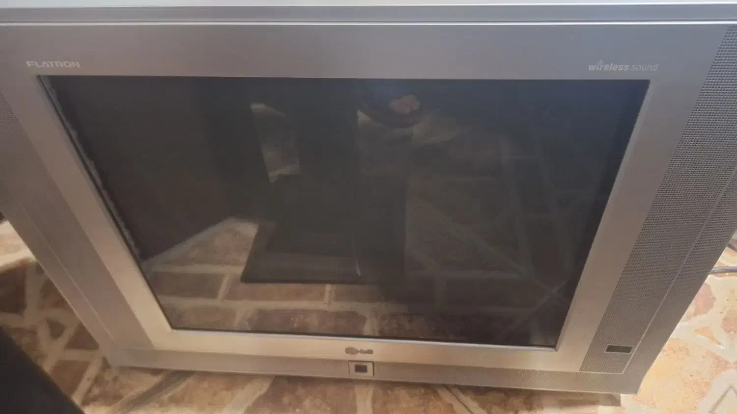 تلویزیونLG۲۱اینج به همراه میز تلویزیون|تلویزیون و پروژکتور|اردبیل, |دیوار