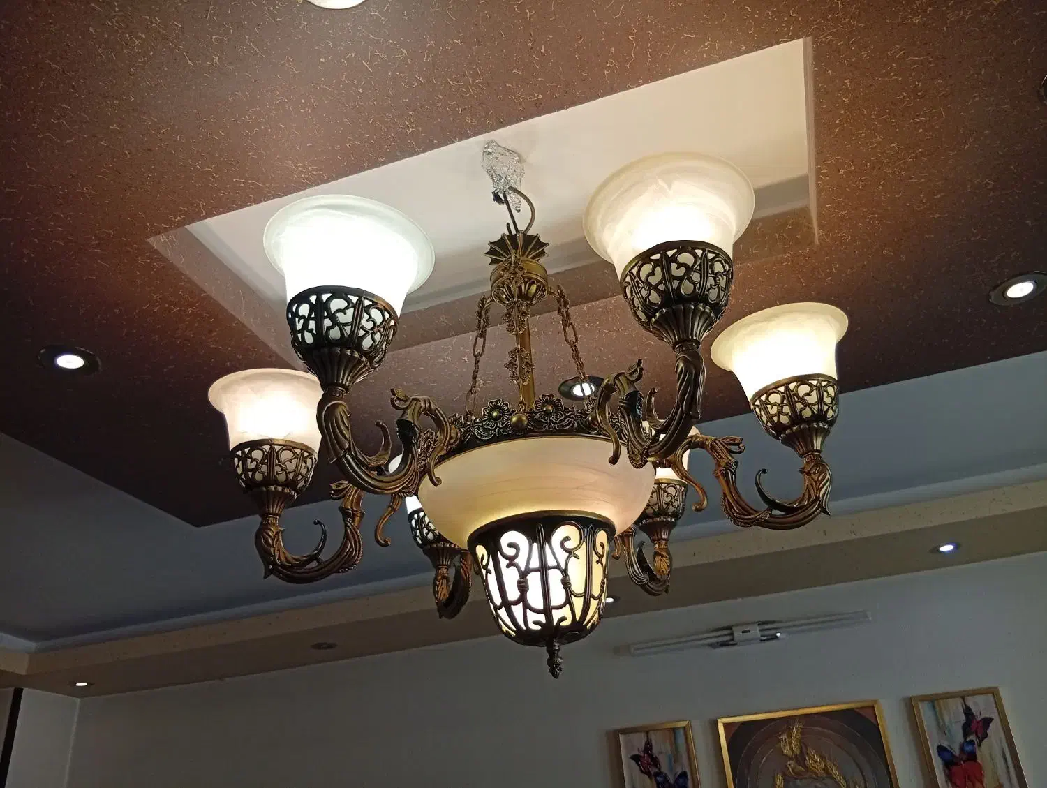 لوستر برنجی|لوستر و چراغ آویز|شاهین‌شهر, عطار|دیوار