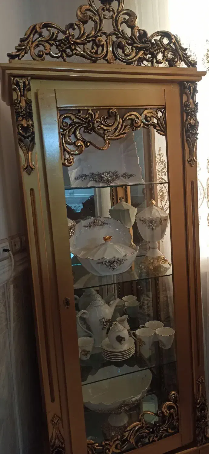 ویترین ورق طلا در حد نو|بوفه، ویترین، کنسول|ورامین, ورامین|دیوار