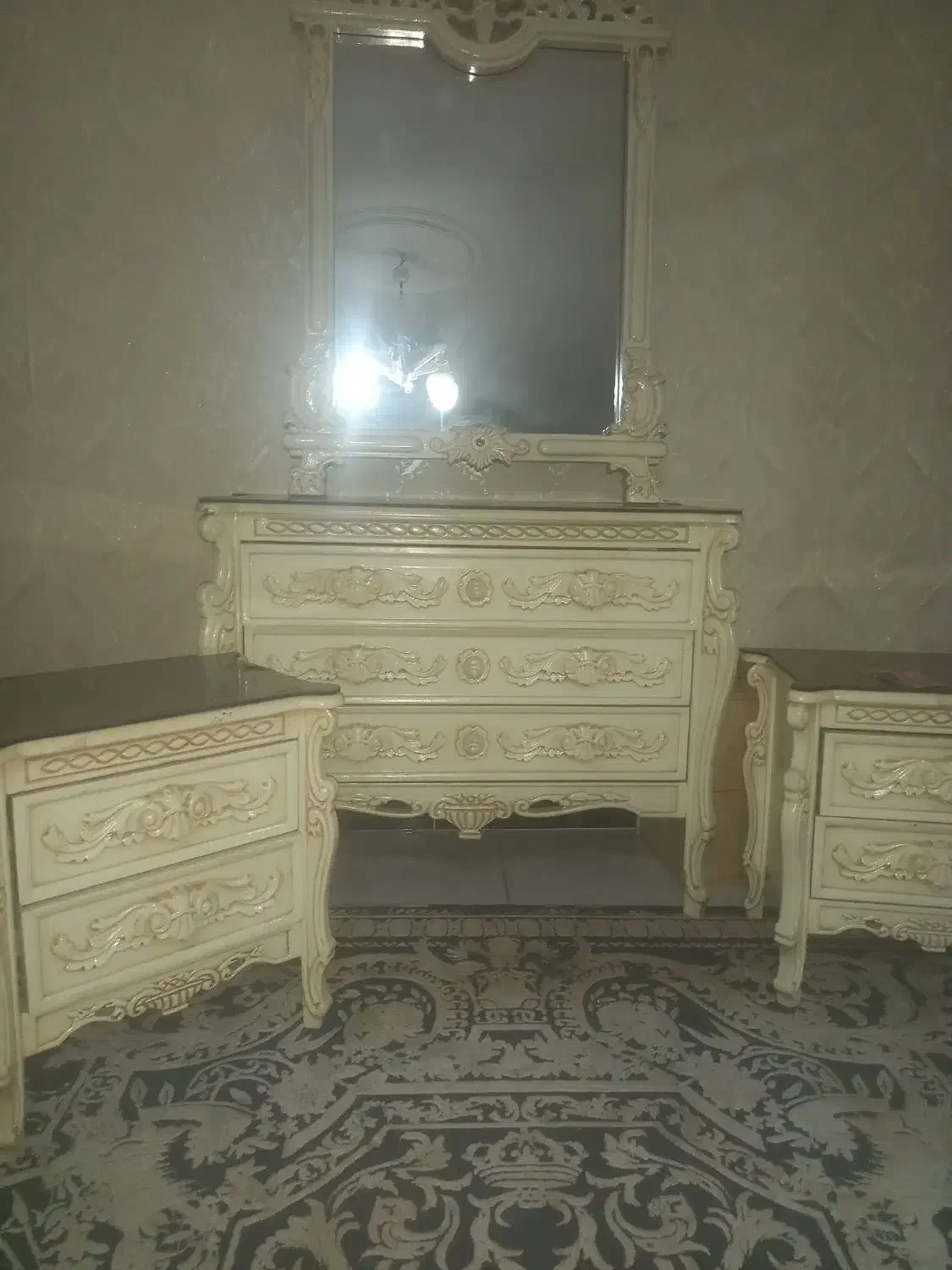 سرویس خاب تخت دونفره،میز ارایش،۲تا عسلی|تخت و سرویس خواب|وحیدیه, |دیوار