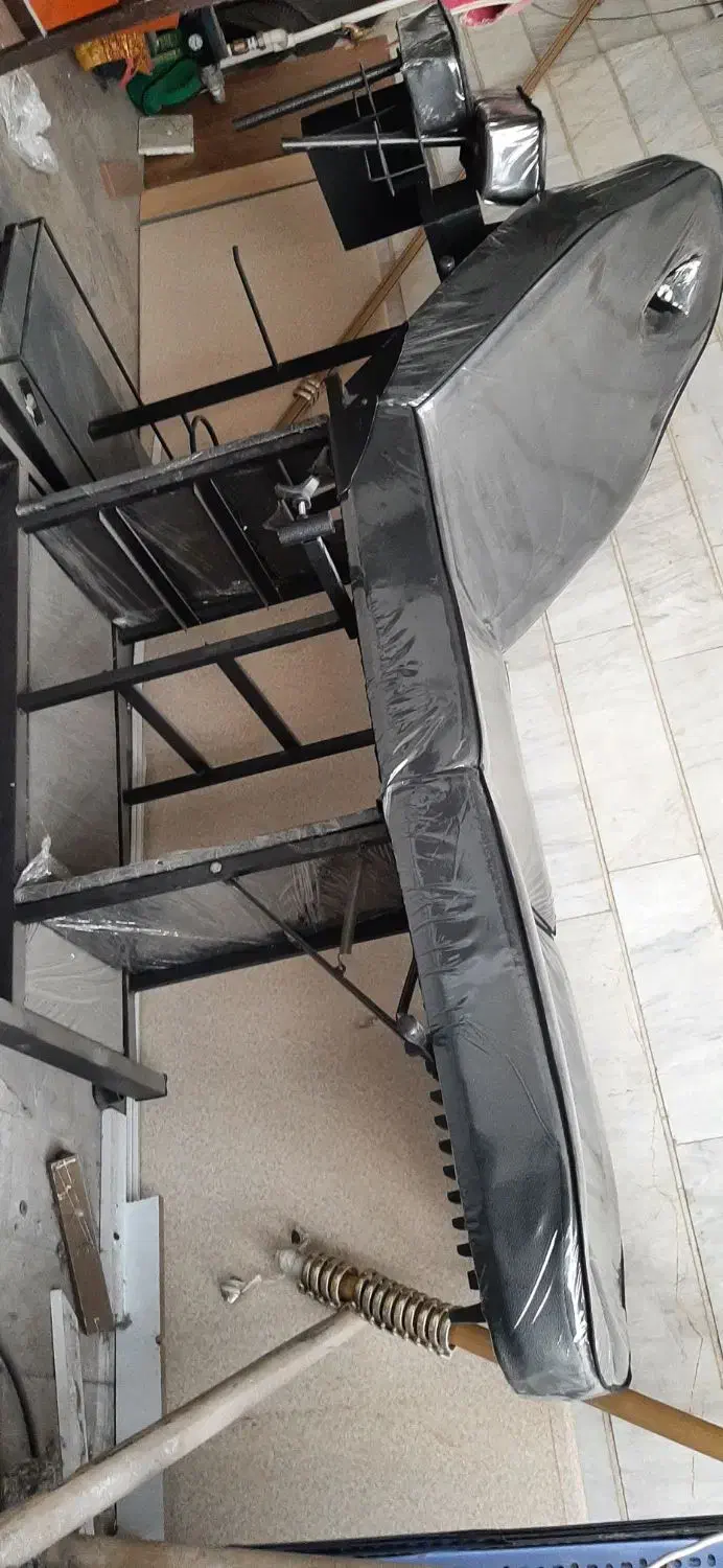 تخت تتو بهمراه صندلی|آرایشگاه و سالن‌های زیبایی|ری, علایین|دیوار