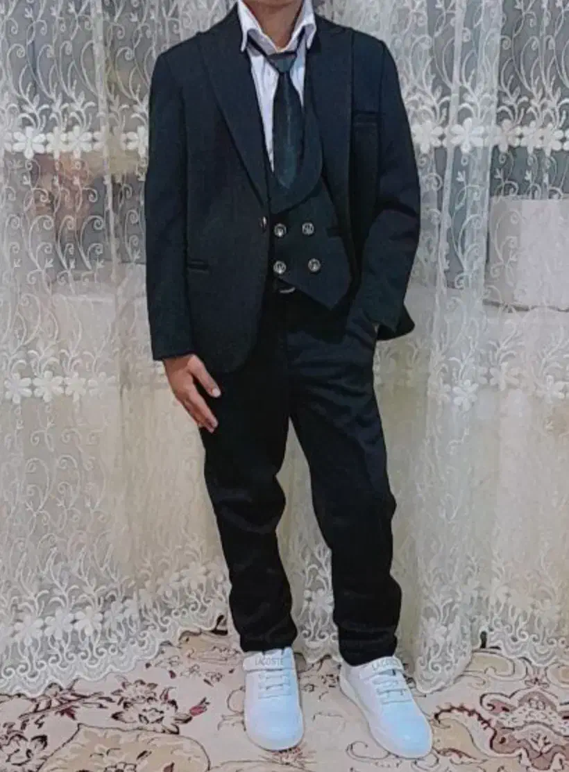 کت و شلوار|لباس|گالیکش, |دیوار