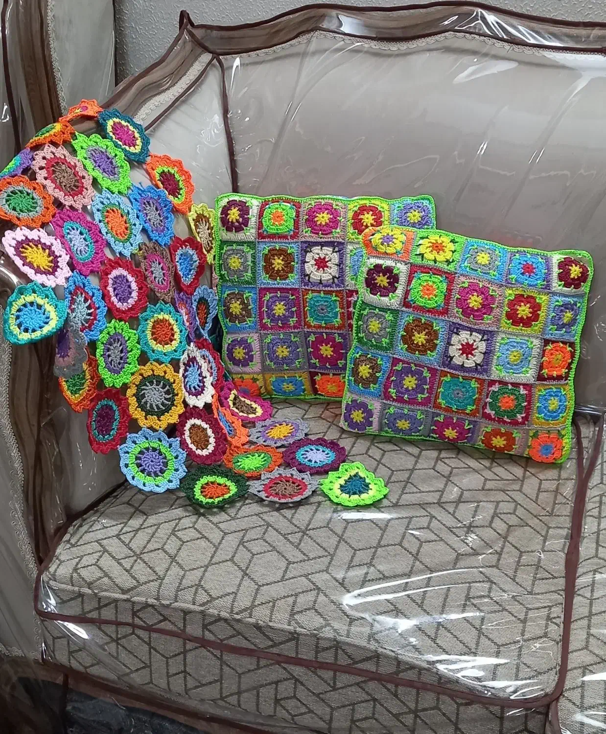 رومیزی ابریشم و دو عدد کوسن دستبافت|پرده، رانر، رومیزی|شاهینشهر, شهرک گلدیس|دیوار