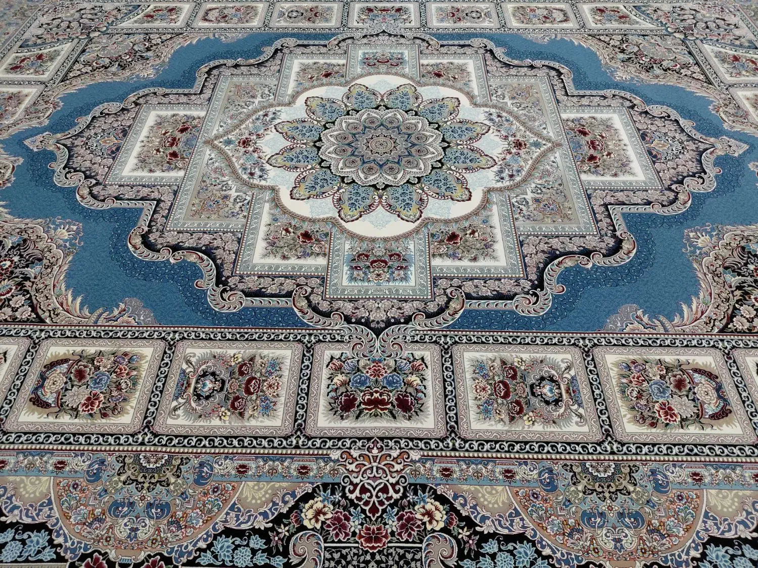 جفت ۱۲ متری حوض نقره آکبند ۱۲۰۰شانه|فرش|ورامین, خیر آباد|دیوار