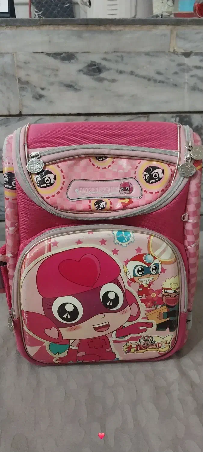 کیف کوله پشتی مدرسه خارجی اصل.|کیف، کفش، کمربند|اصفهان, باغ فدک|دیوار