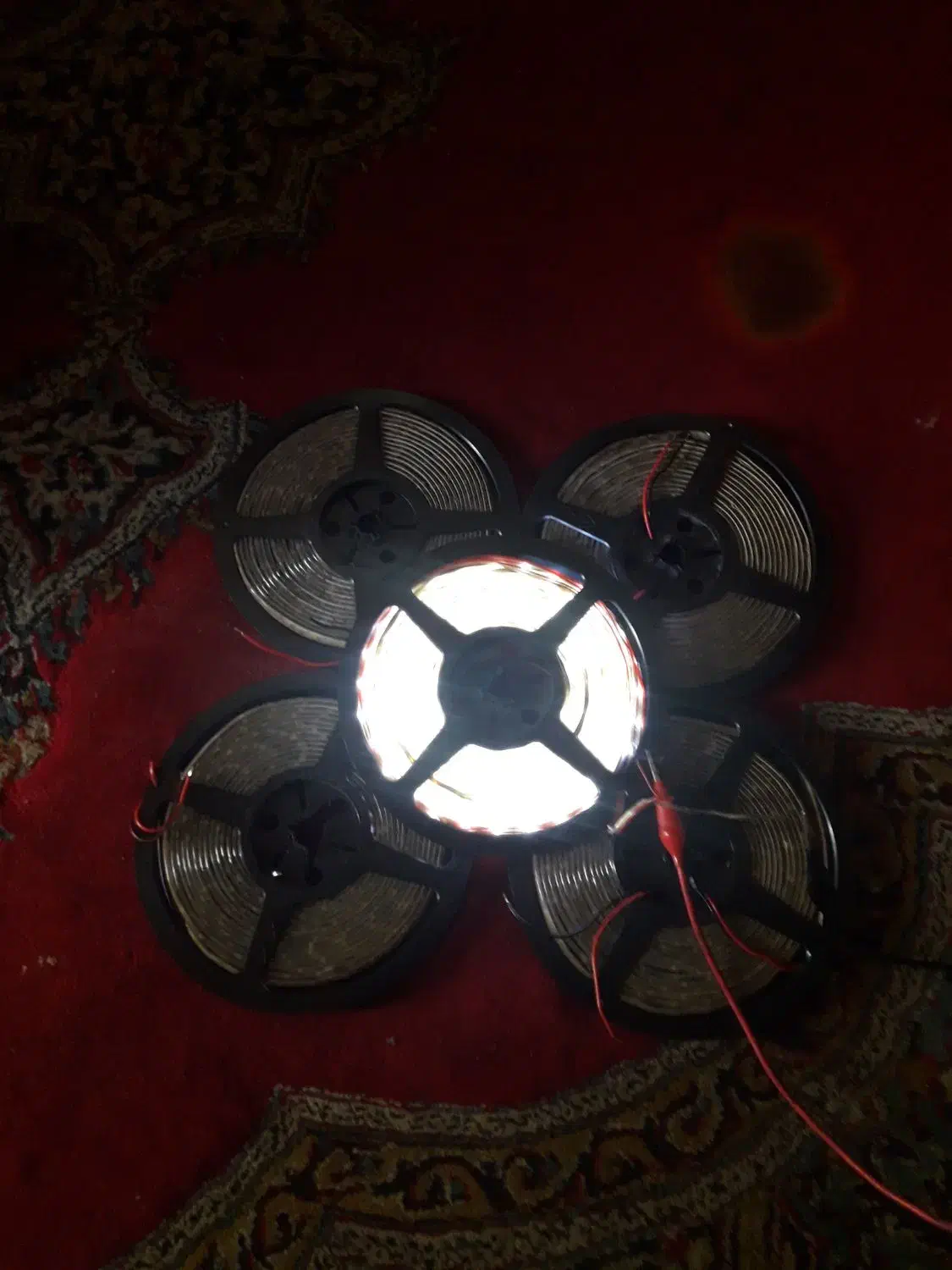 ریسه حلقه ایی نورانی سفیدیخچالی|ریسه و چراغ تزئینی|قم, تکیه آقا سید حسنی|دیوار