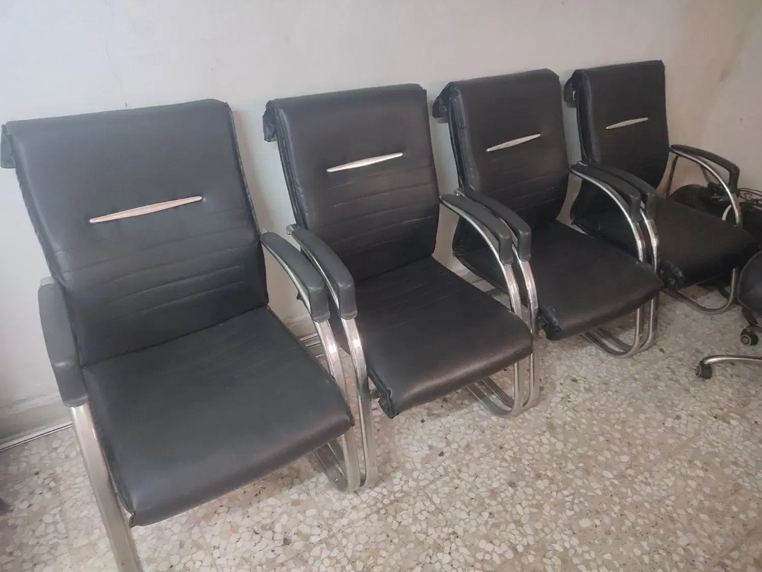 صندلی اداری انتظار کنفرانس ۴ عدد|مبلمان اداری|رشت, گلسار|دیوار