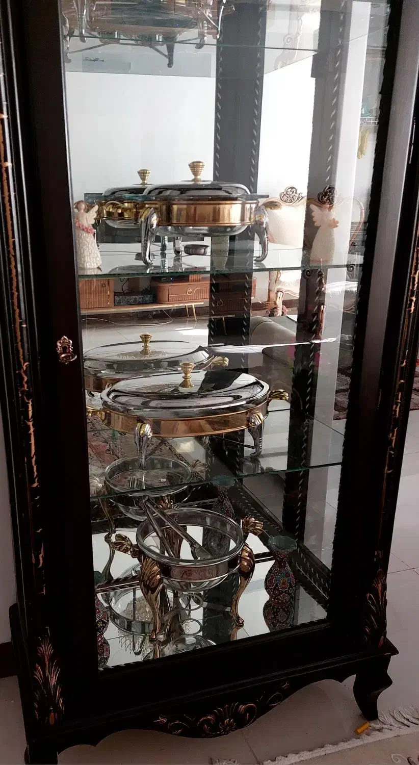 بوفه چوبی ۴ طبقه و داخل بوفه لامپ روشن میشه|بوفه، ویترین، کنسول|اراک, |دیوار