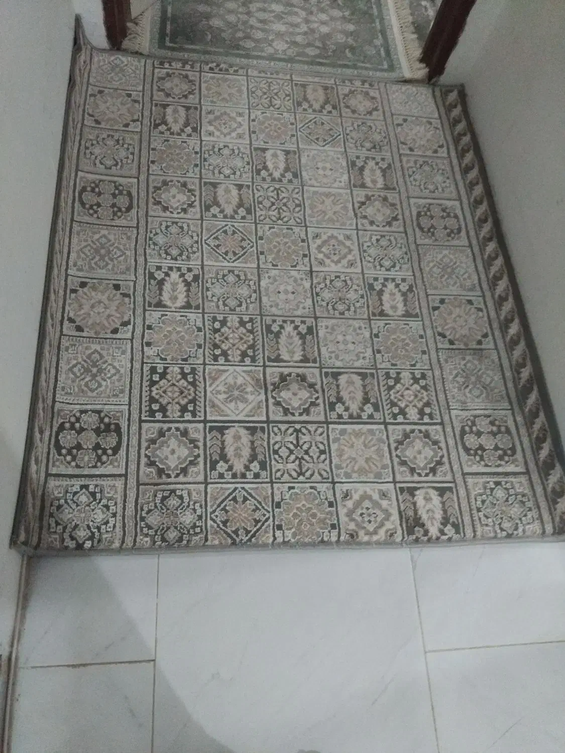 سلام|فرش|تربت‌حیدریه, میدان مرکزی|دیوار