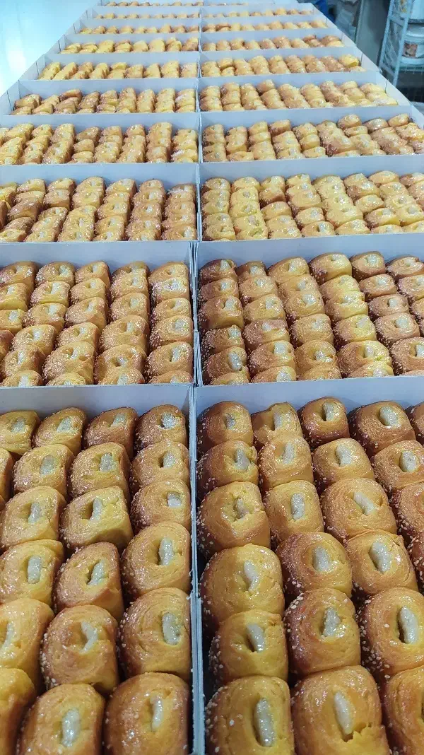 نیرو کار برای قنادی|استخدام خدمات فروشگاه و رستوران|خرم‌آباد, |دیوار