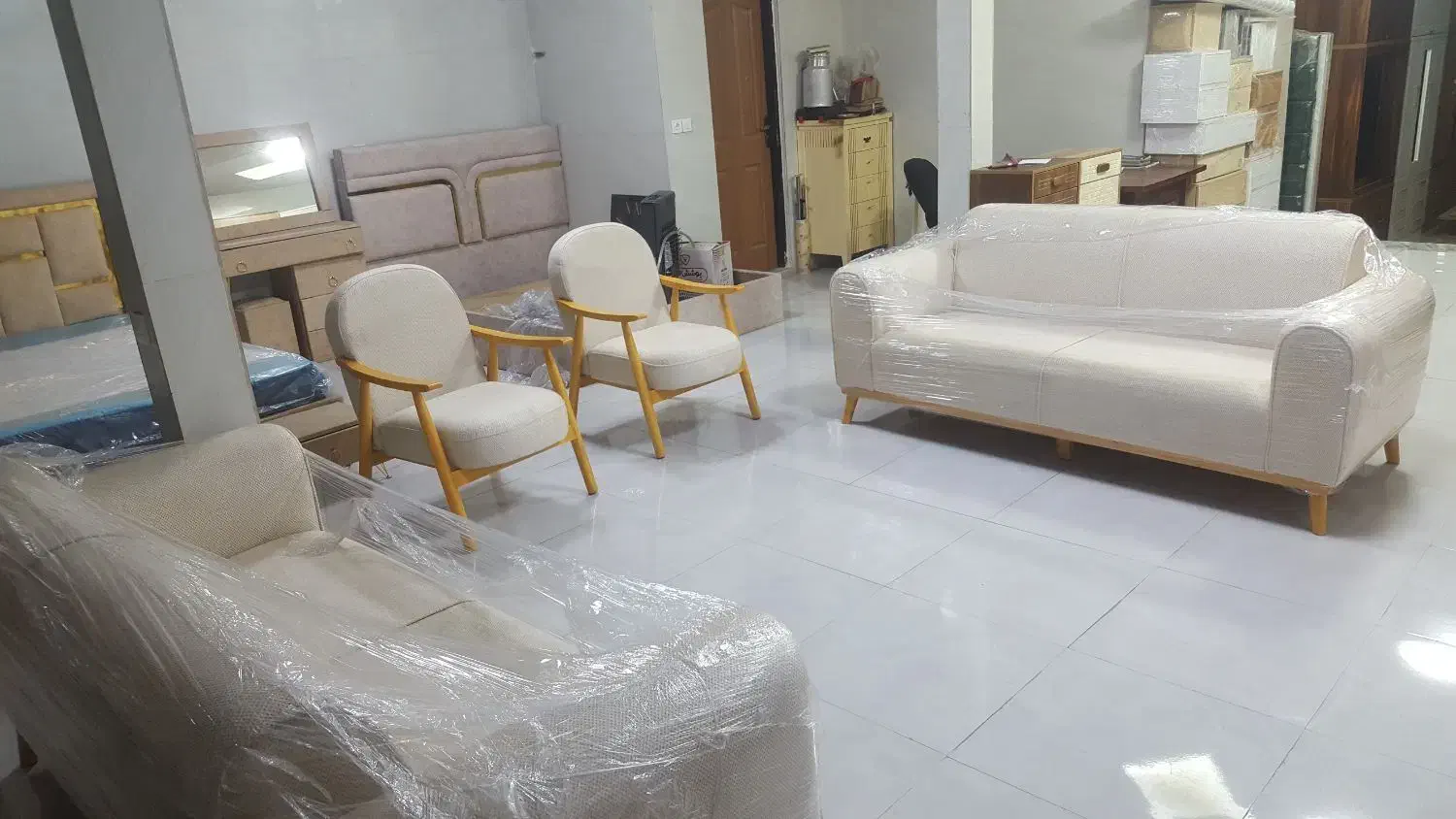 مبل تولیدی|مبلمان خانگی و میز عسلی|مشکیندشت, |دیوار