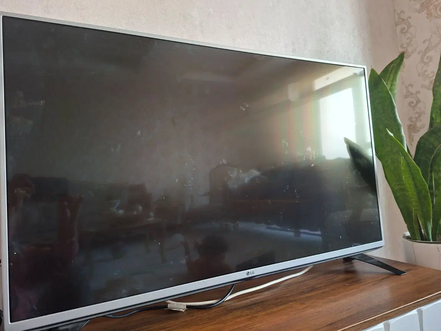 تلویزون ۴۳اینچ|تلویزیون و پروژکتور|اهواز, کمپلو شمالی|دیوار