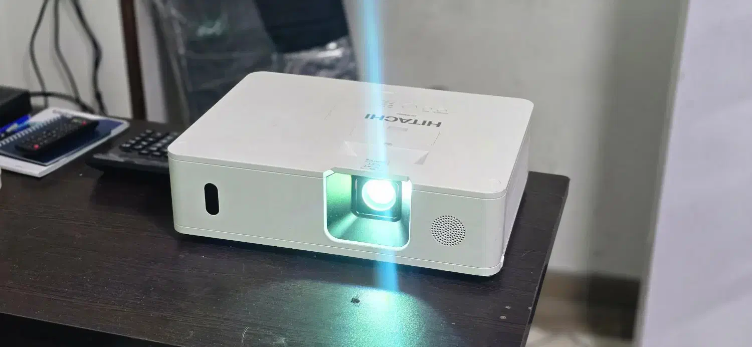 ویدیو پروژکتور هیتاچی اصل مدل 2541|تلویزیون و پروژکتور|تهران, صادقیه|دیوار