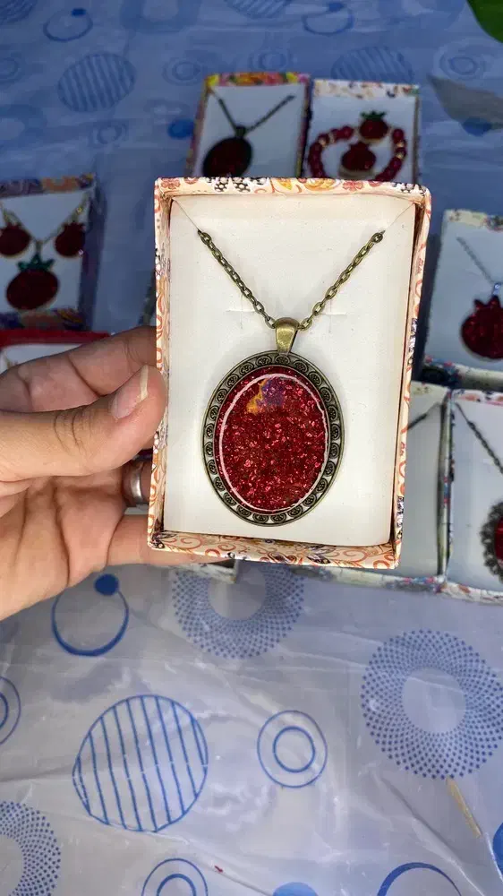 گردنبند رزینی|زیورآلات و اکسسوری|آشخانه, |دیوار