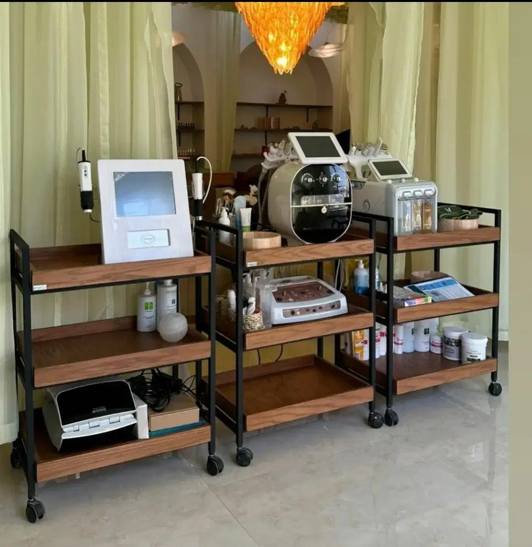 شلف ایستاده//میز ناخن/ترولی/ست پدیکور|آرایشگاه و سالنهای زیبایی|سنندج, |دیوار