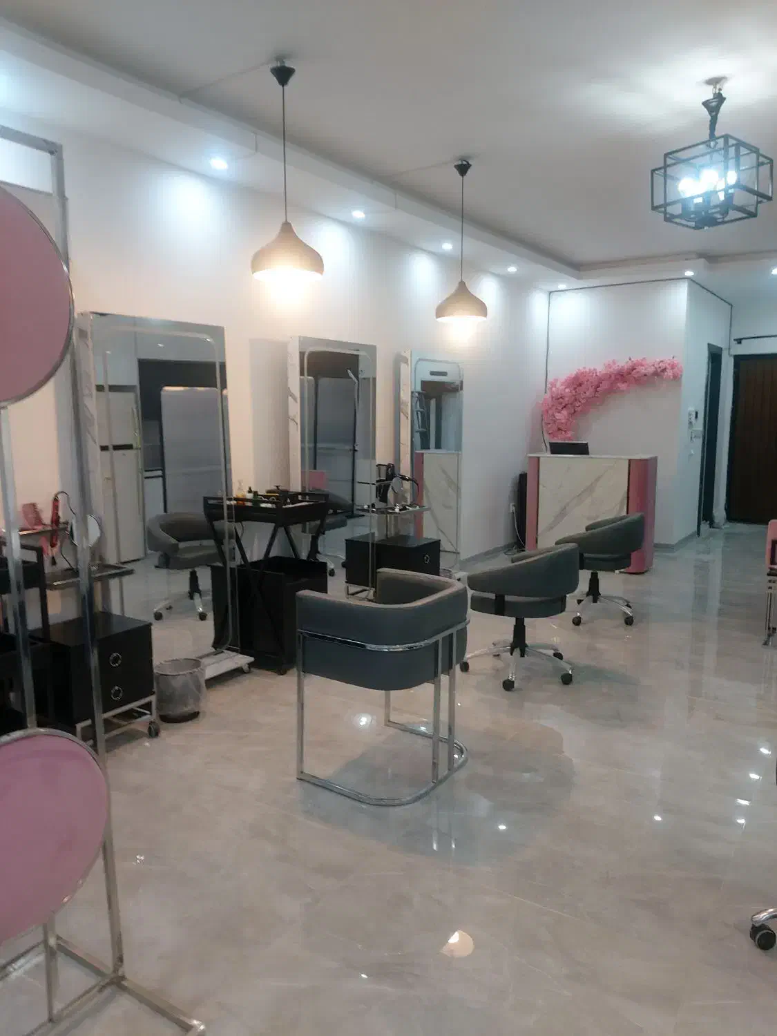 استخدام همکار آرایشگر|استخدام درمانی، زیبایی، بهداشتی|بندر ماهشهر, |دیوار