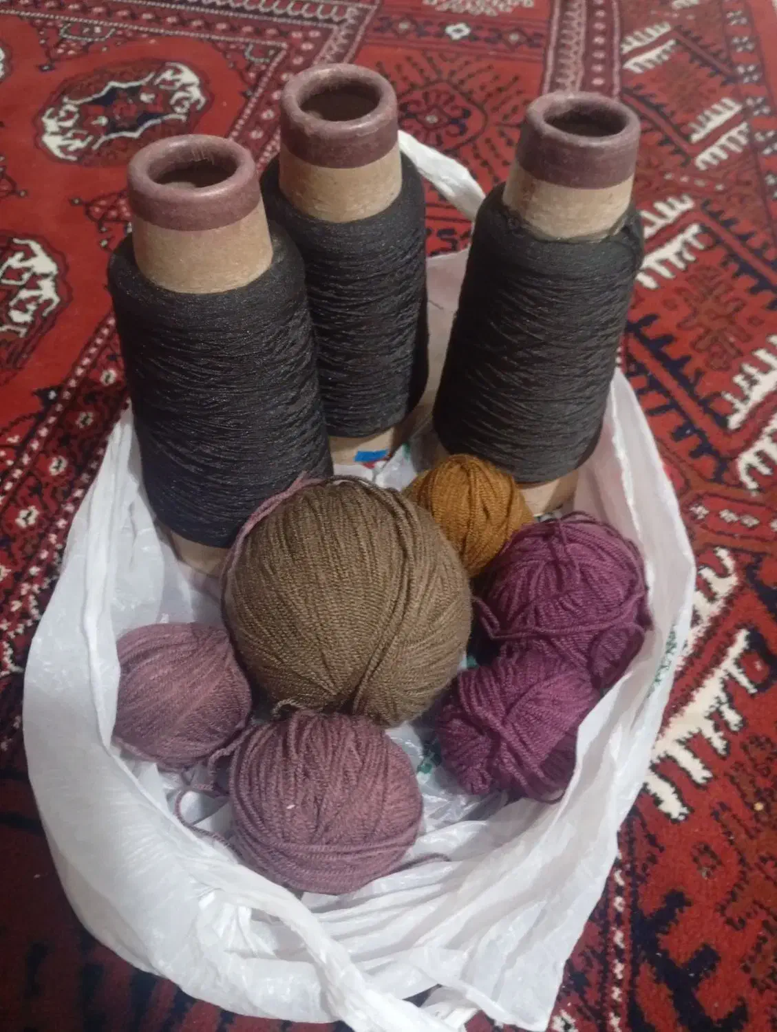 نخ های سردوز و بافتنی|لوازم خیاطی و بافتنی|گنبد کاووس, |دیوار