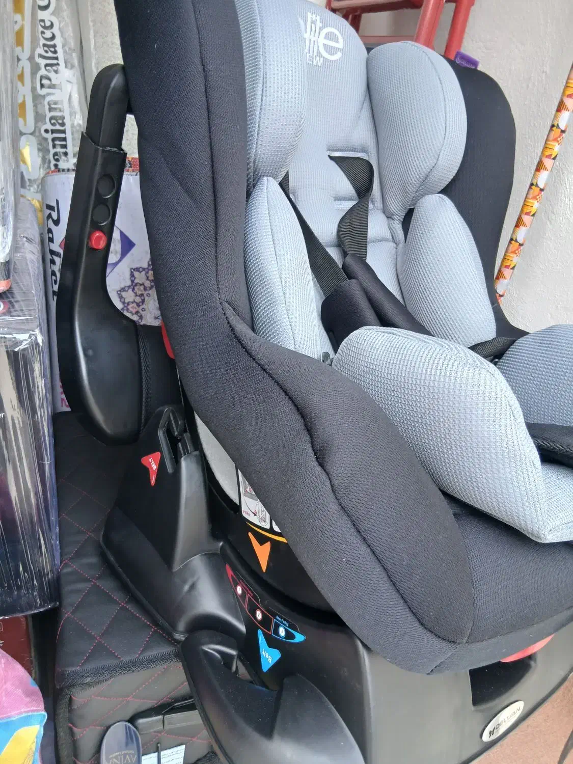 صندلی خودرو کودک نو کاملا آکبند همراه با کارتن|تخت و صندلی بچه|رشت, حافظ آباد|دیوار