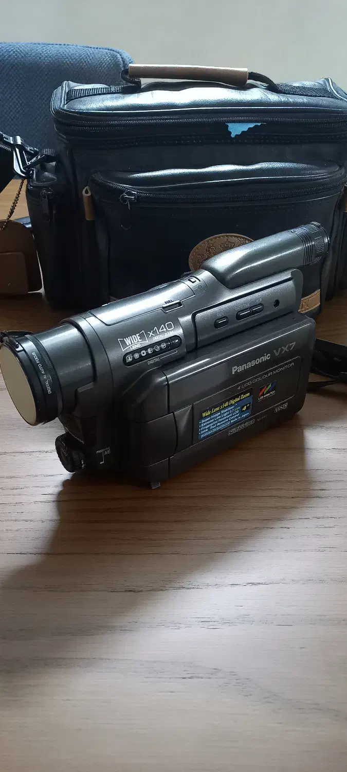 دوربین فیلمبرداری پاناسونیک|دوربین عکاسی و فیلم‌برداری|شیراز, قدوسی غربی|دیوار