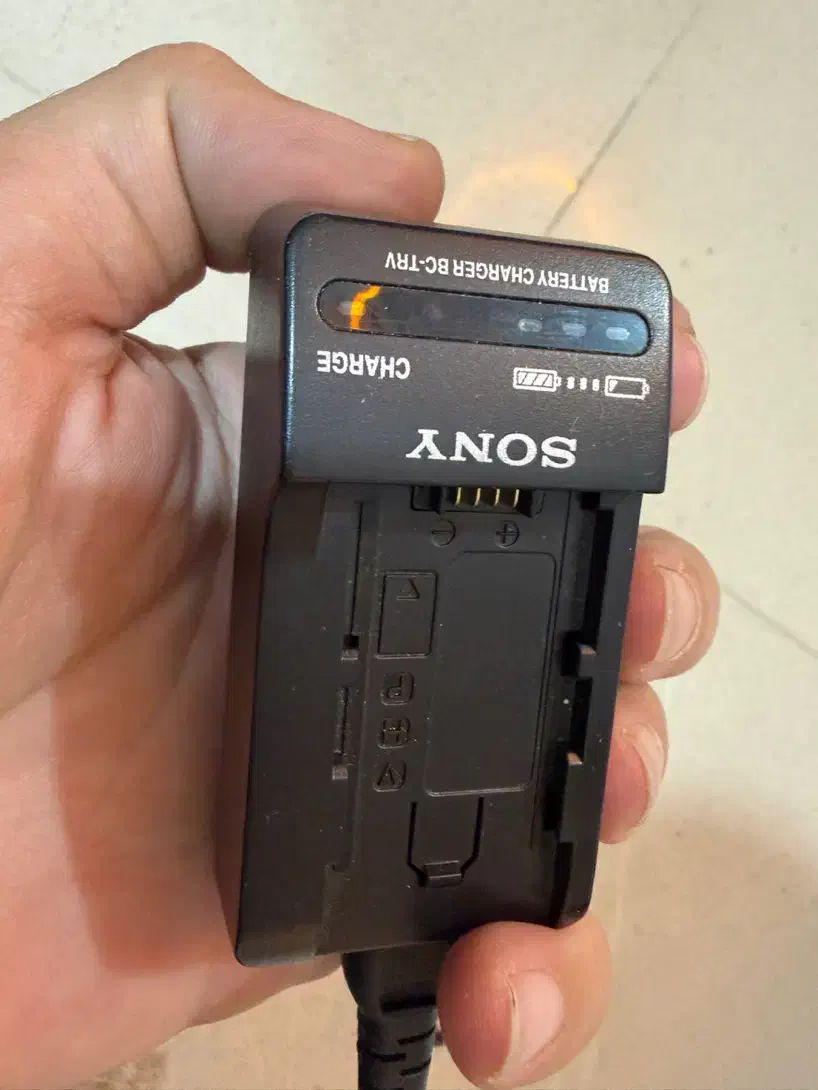 شارژر دوربین سونی|دوربین عکاسی و فیلمبرداری|تهران, باغ خزانه|دیوار