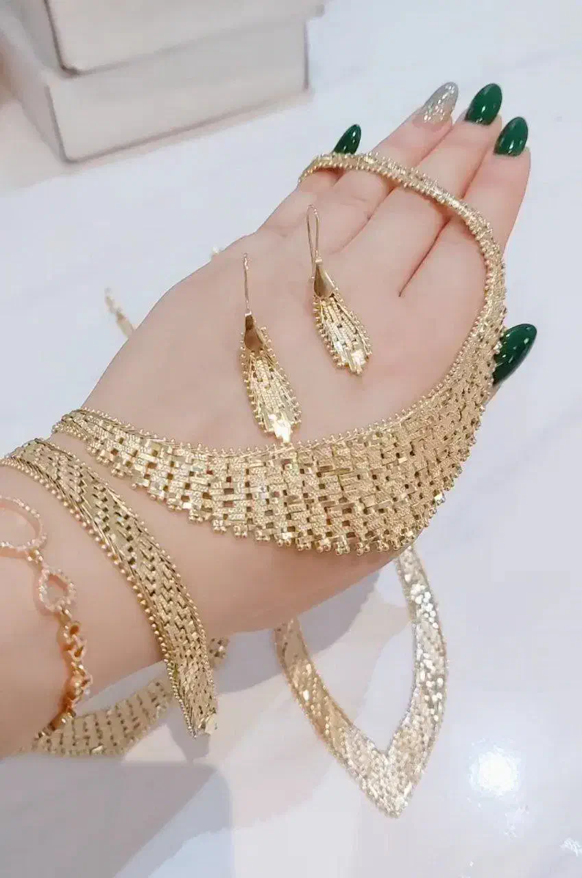 سرویس و النگوهای بسیار خوش قیمت و مشابه طلا|بدلیجات|اصفهان, کوی امام|دیوار