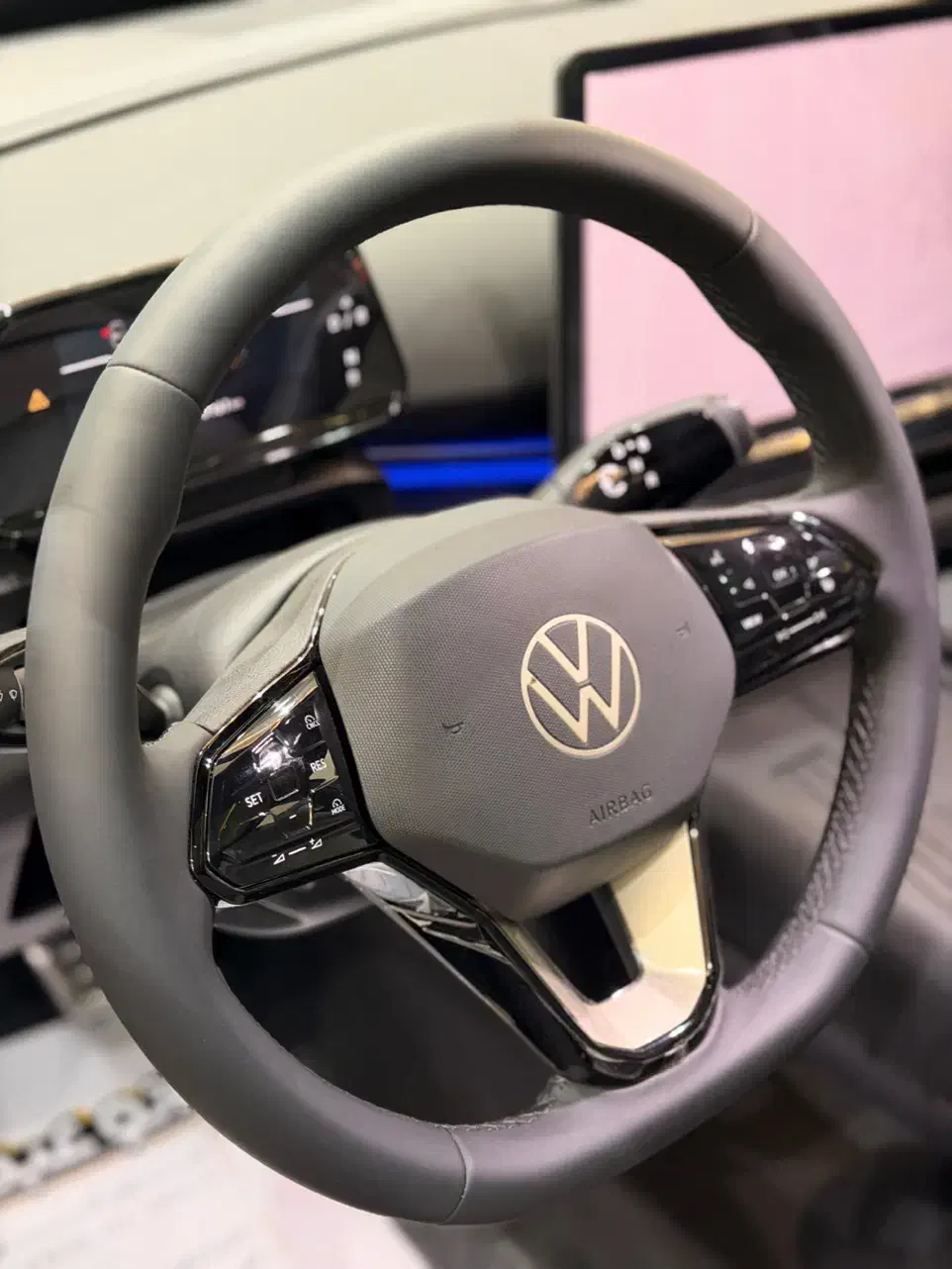 فولکس ID UNIX|خودرو سواری و وانت|شیراز, زرگری|دیوار