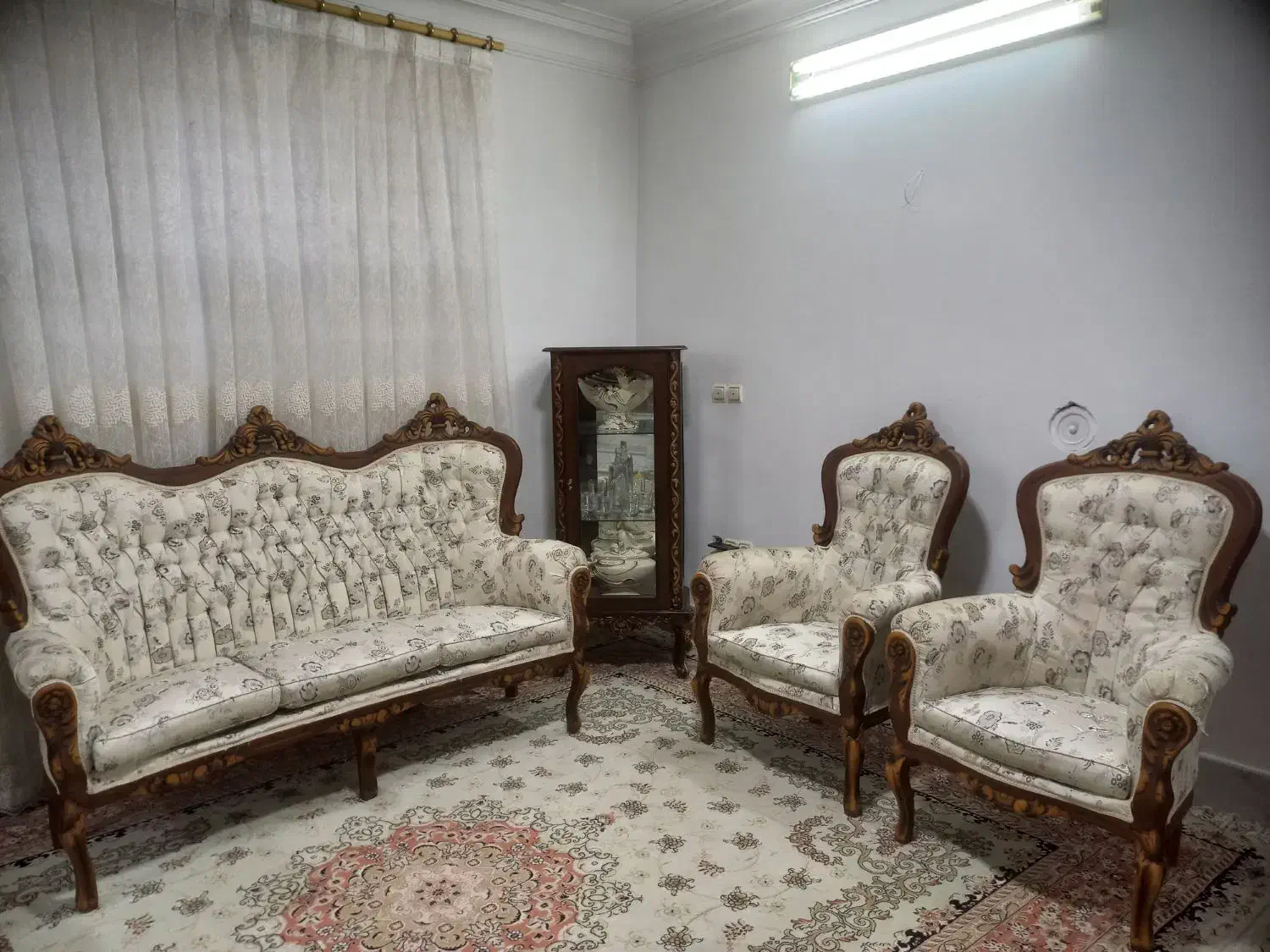 مبلمان سلتنطی همرا ه دو عدد گنجه  تمیز در حد نو|مبلمان خانگی و میز عسلی|تربتحیدریه, نواب صفوی|دیوار