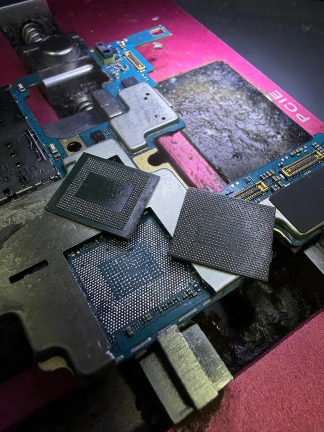 گروه‌ تخصصی تعمیرات موبایل برند|خدمات رایانه‌ای و موبایل|صدرا-فارس, فاز ۱|دیوار