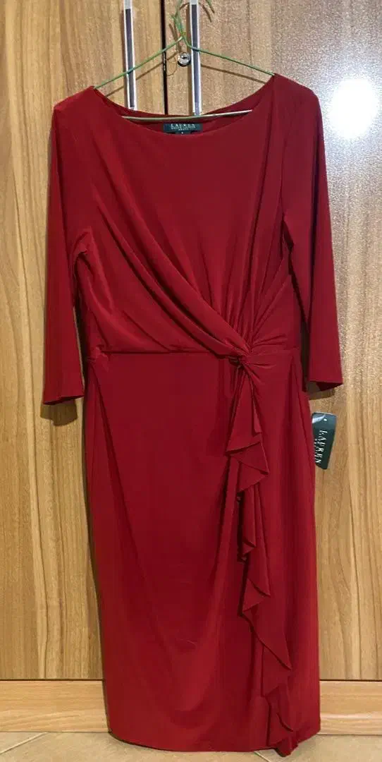 پیراهن مجلسی|لباس|اصفهان, باغ نگاره|دیوار