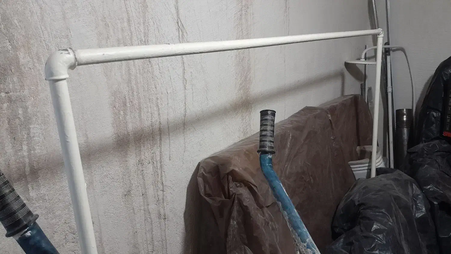 متن|بندرخت و رخت‌آویز|کوهدشت, |دیوار