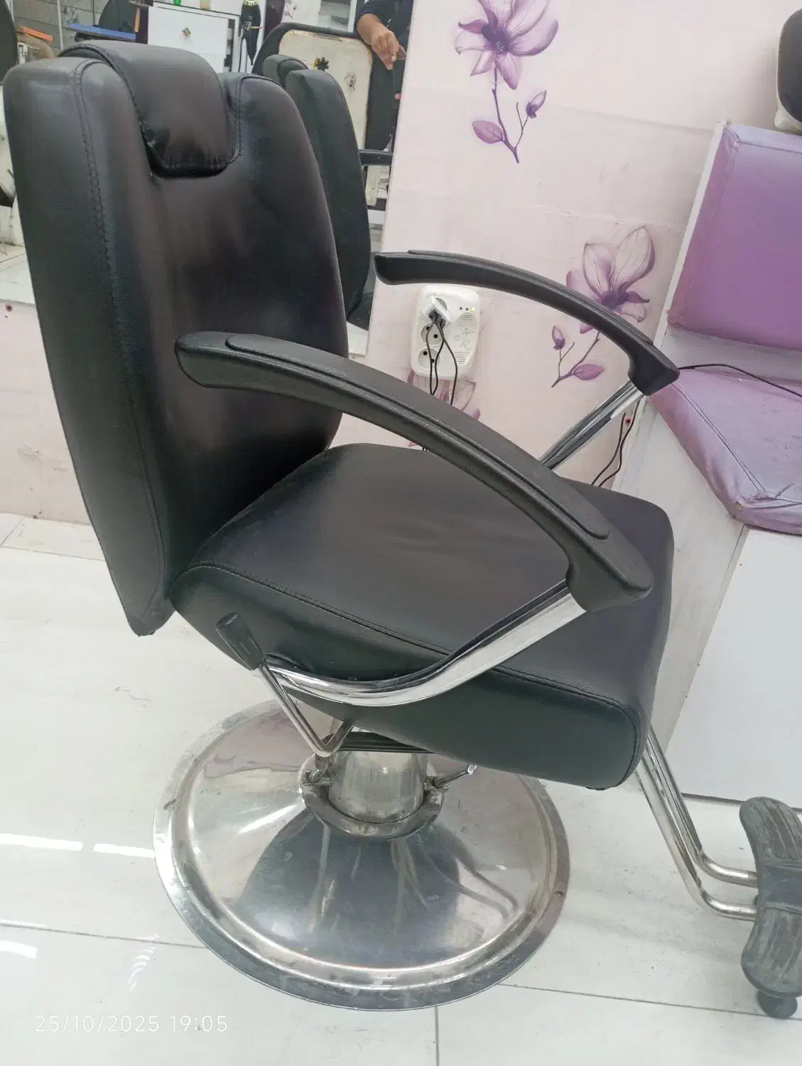 صندلی مخصوص سالن های ارایشگاه|آرایشگاه و سالن‌های زیبایی|قائن, |دیوار