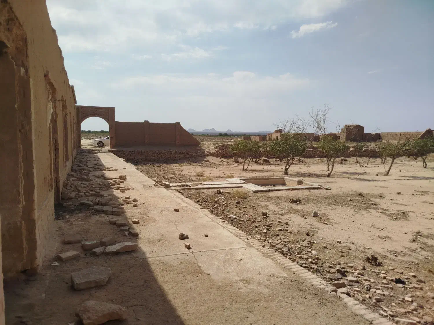خونه قدیمی چهار دیواری ۱هکتار مساحت(روستا شهر یزد)|فروش زمین و ملک کلنگی|گاریزات, |دیوار