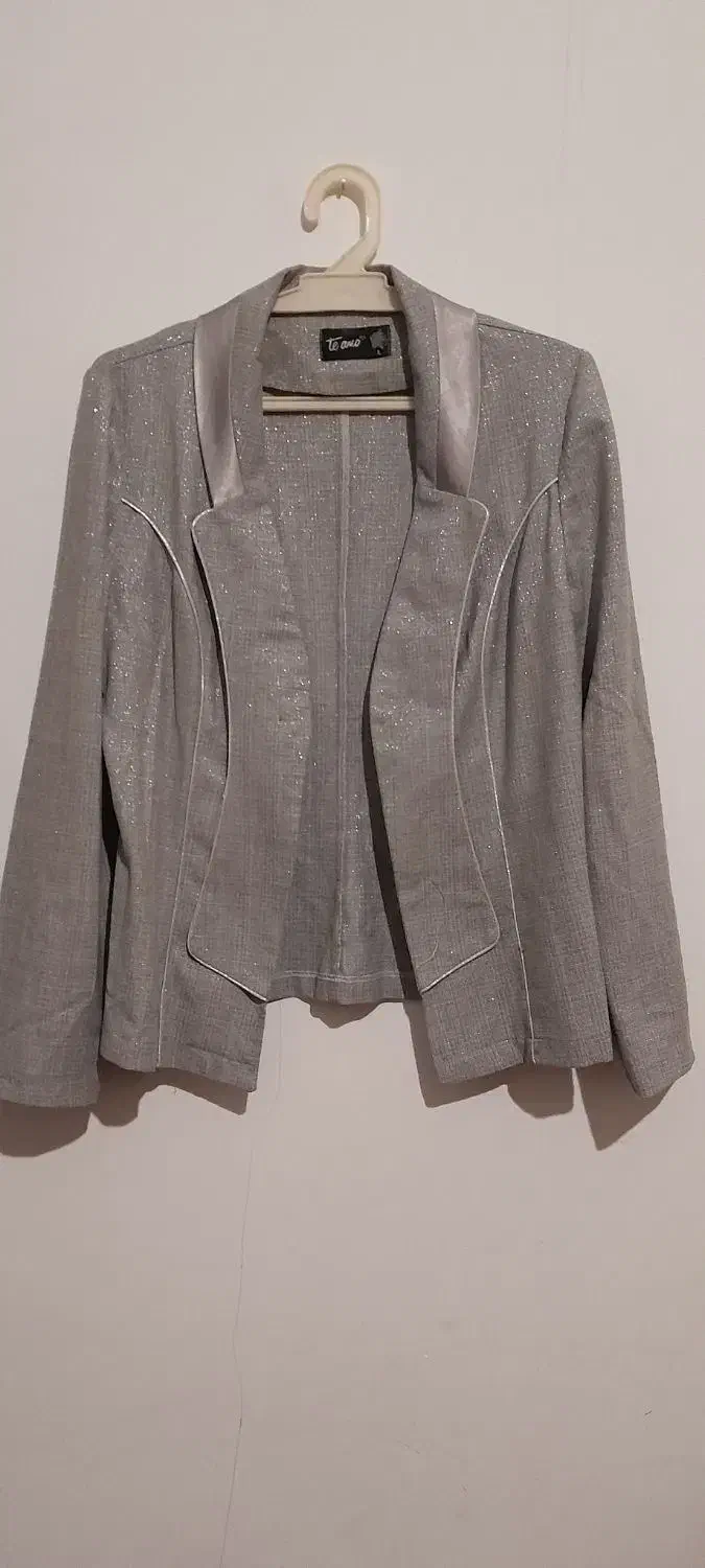 کت نقره ای|لباس|فسا, |دیوار