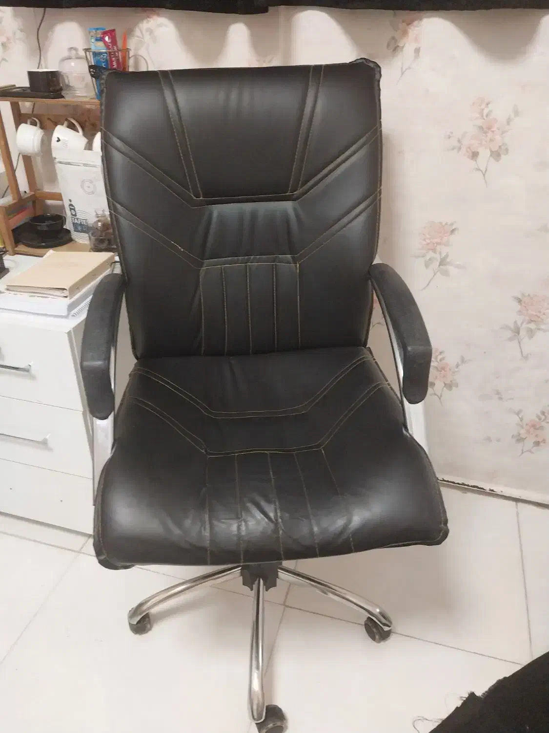 صندلی چرخدار بسیار زیبا و راحت|صندلی و نیمکت|خوی, |دیوار