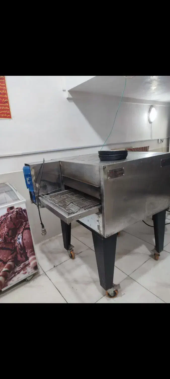 فر پیتزا و دستگاه ذرت مکزیکی در حد نو قیمت ۹۰|کافیشاپ و رستوران|رومشکان, |دیوار