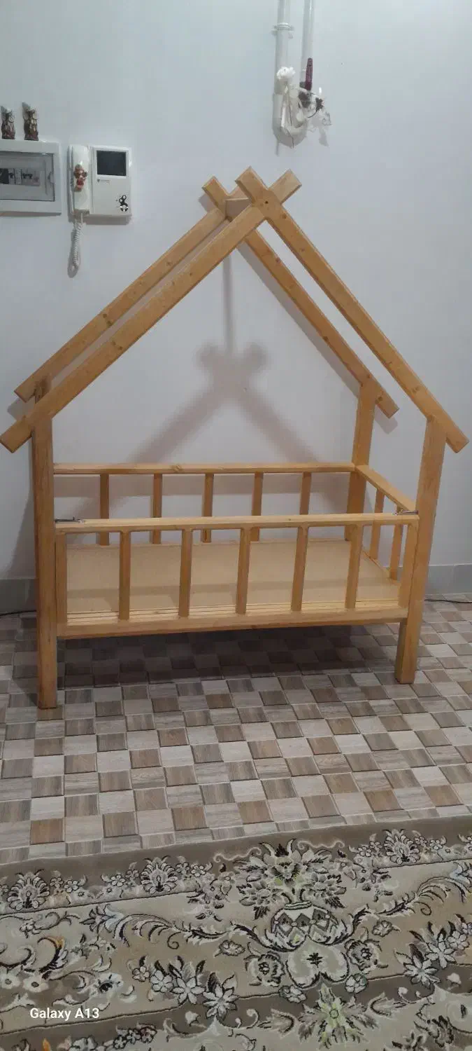 تخت کودک|تخت و صندلی بچه|کاشان, باغ ماجد|دیوار