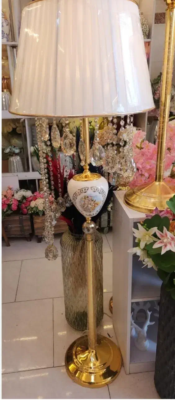 کنار سالنی|چراغ خواب و آباژور|دورود, |دیوار