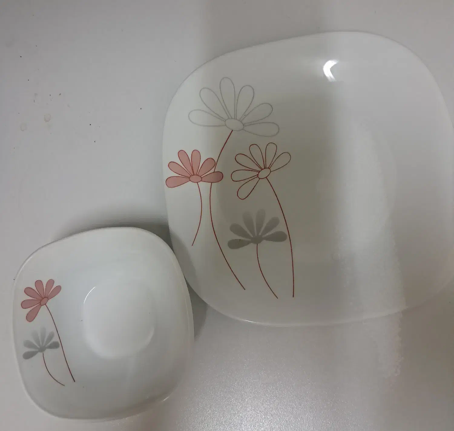 سرویس آرکوپال اسپانیایی ۲۶ پارچه|ظروف سرو و پذیرایی|رشت, معلم|دیوار