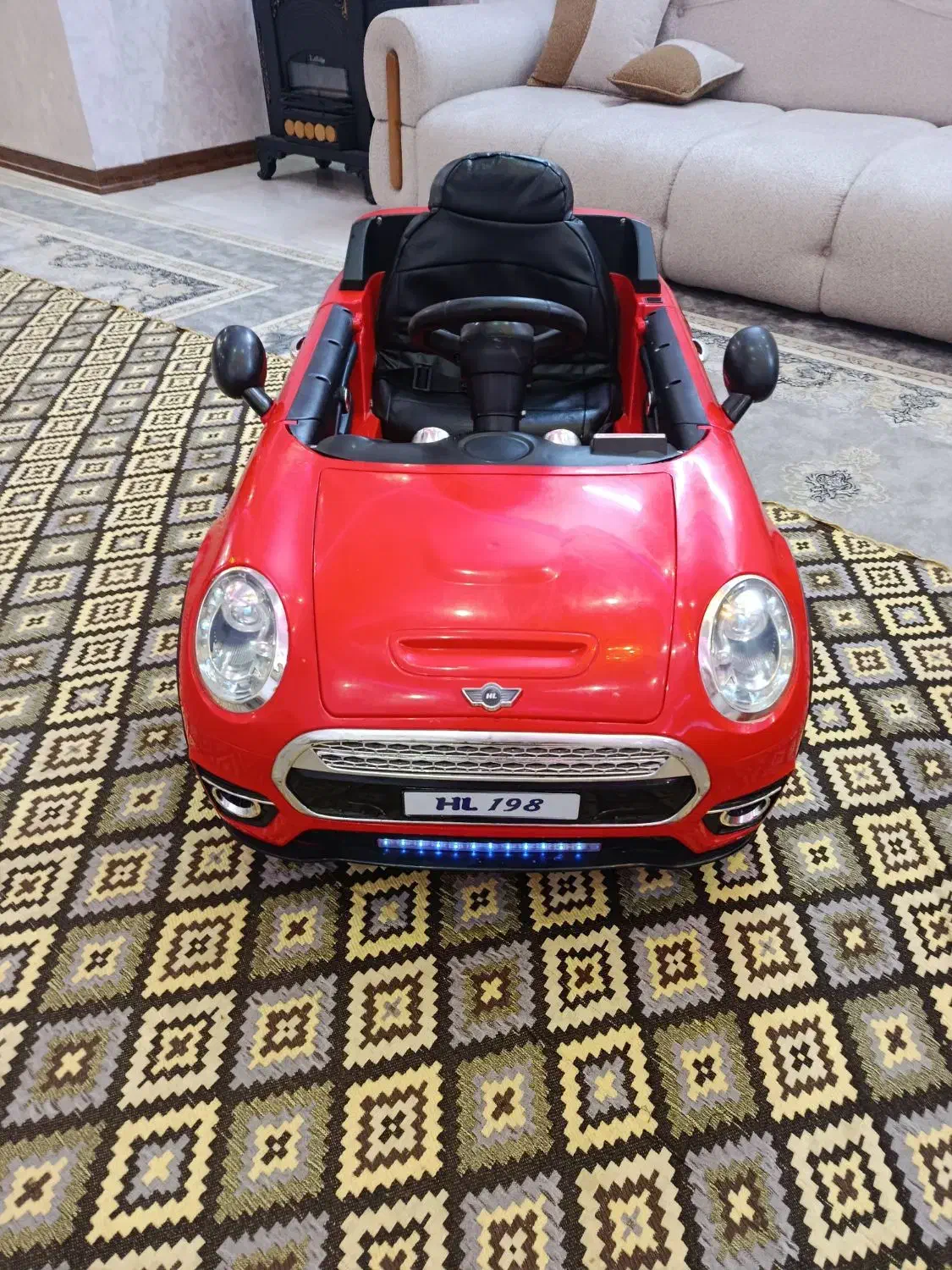 ماشین شارژی دو موتوره تمیز موزیکال فلش خور|اسباببازی بچه|مشهد, مشهدقلی|دیوار