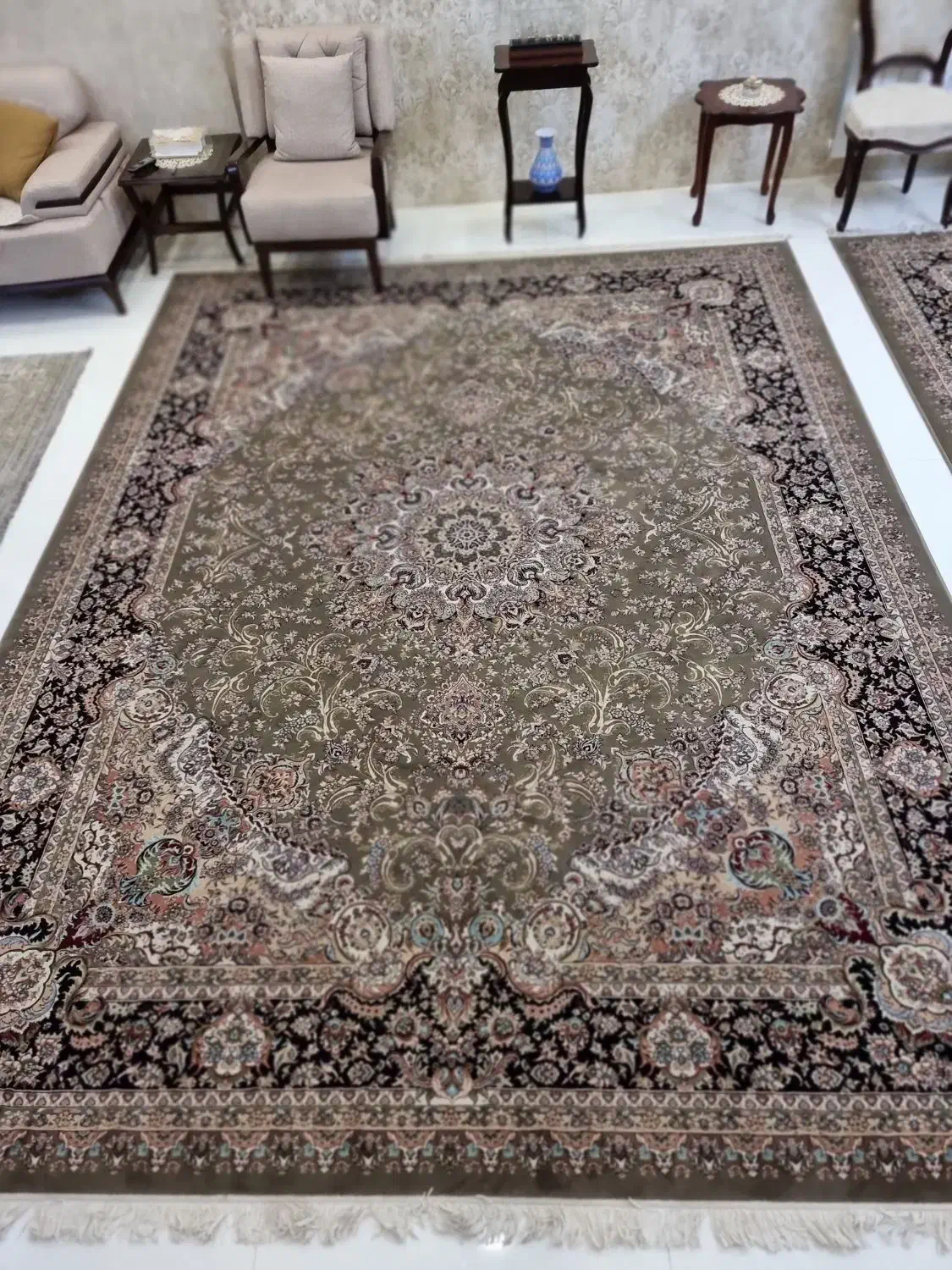 فرش نگین مشهد|فرش|مشهد, هفت تیر (حافظ)|دیوار