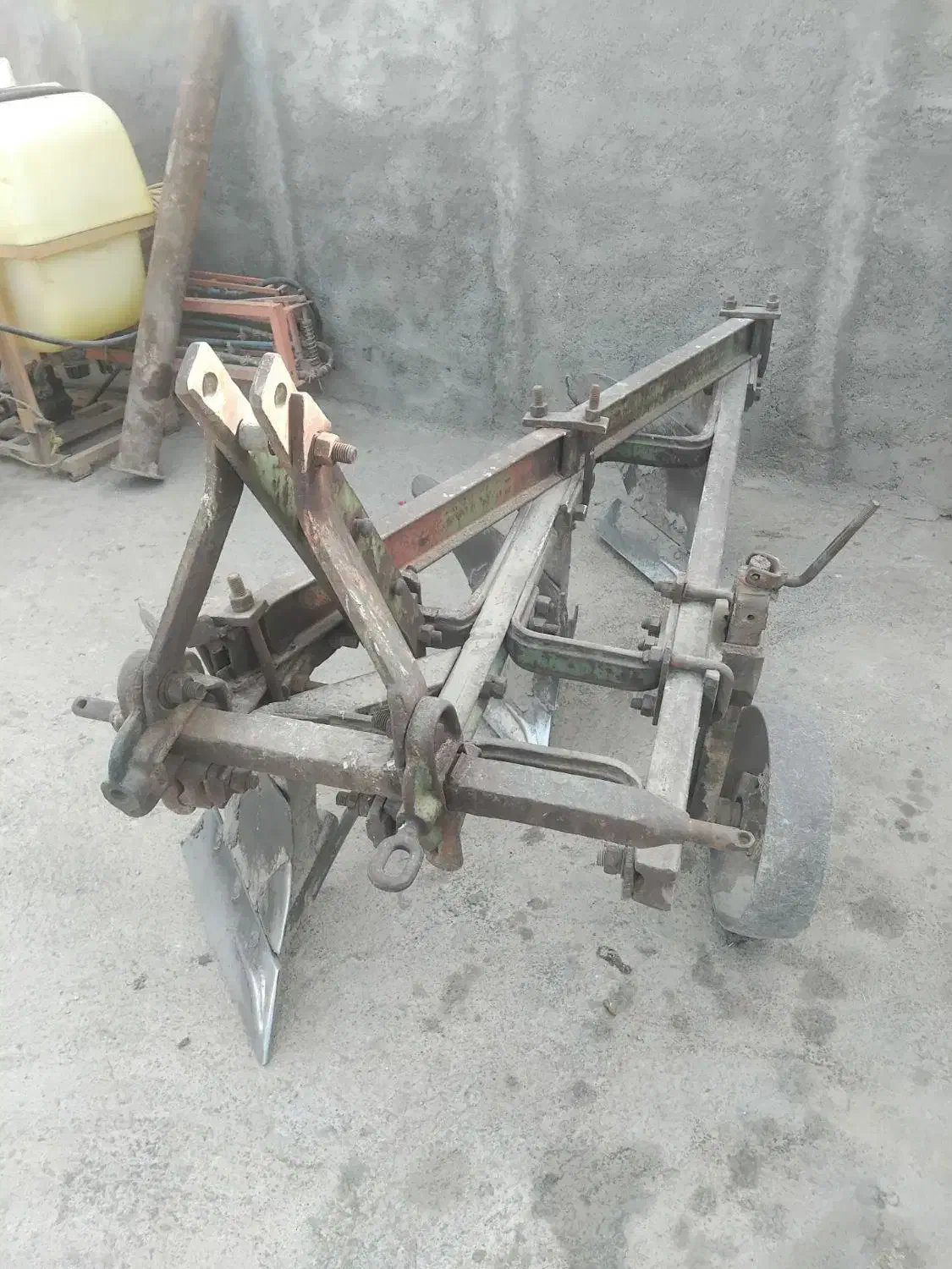 گاو آهن رومانی|قطعات یدکی و لوازم جانبی|صحنه, |دیوار