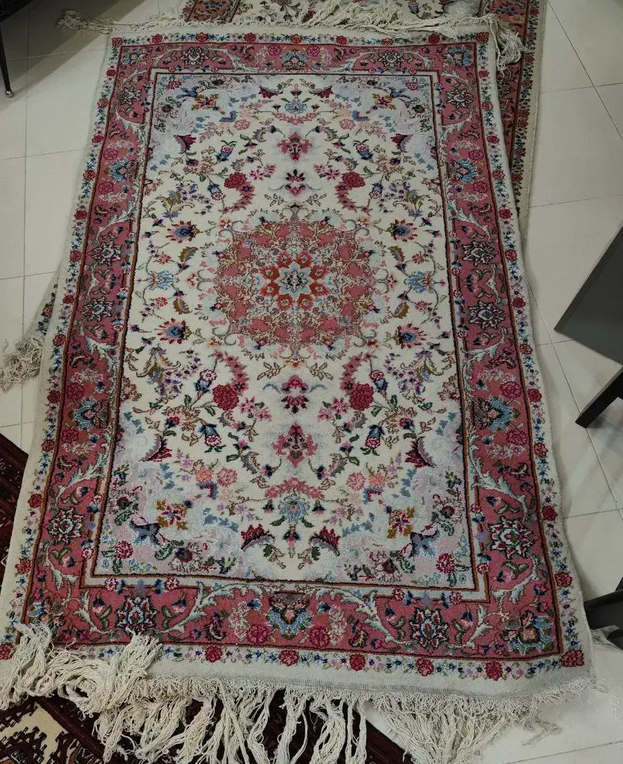 ۲ عدد قالیچه ی دستباف کاشمر و یک عدد فرش ترکمن|فرش|مشهد, فردوسی|دیوار