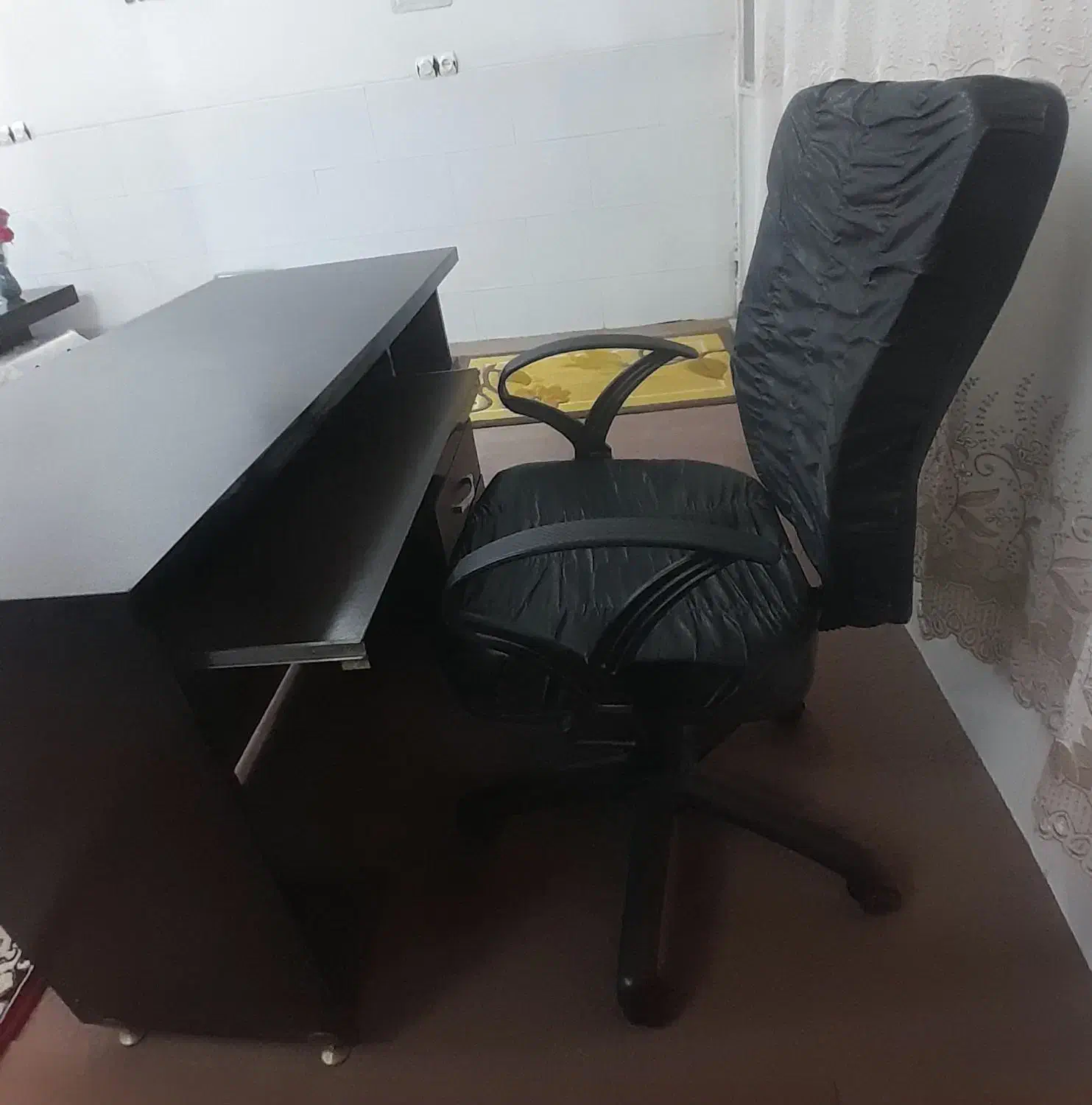 میز کامپیوتر با صندلی چرخان در حد نو|مبلمان اداری|قم, نیروگاه|دیوار