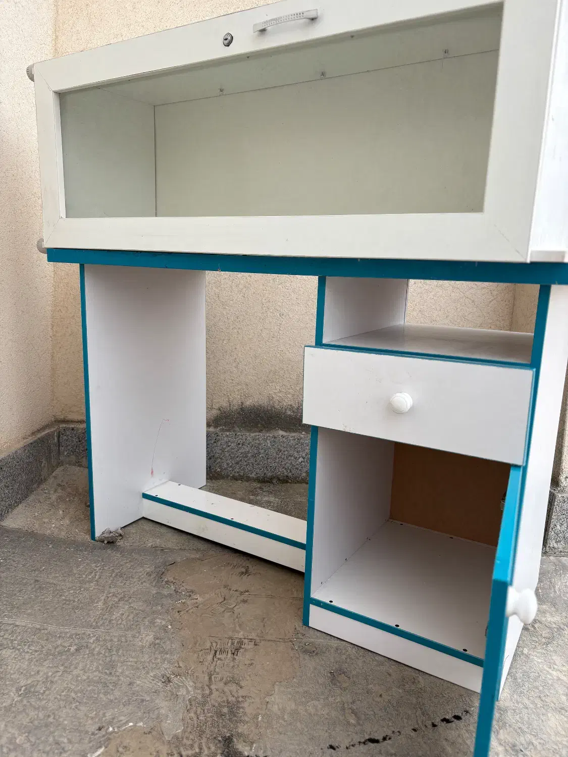 فروش میز و کمد ناخون|آرایشگاه و سالنهای زیبایی|گرگان, |دیوار