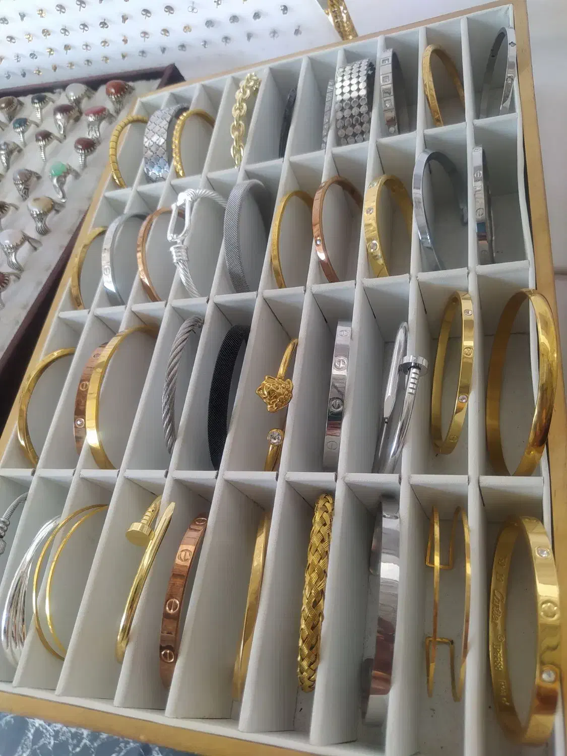 اکسسوری|بدلیجات|شیراز, مبعث|دیوار
