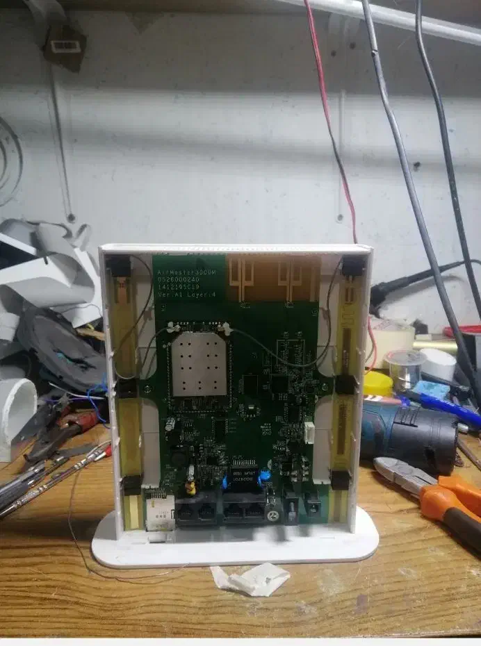 تعمیر آنلاک مودم،تعمیر اسپیکر،تعمیر گیرنده دیجیتال|خدمات پیشه و مهارت|شیراز, ریشمک|دیوار