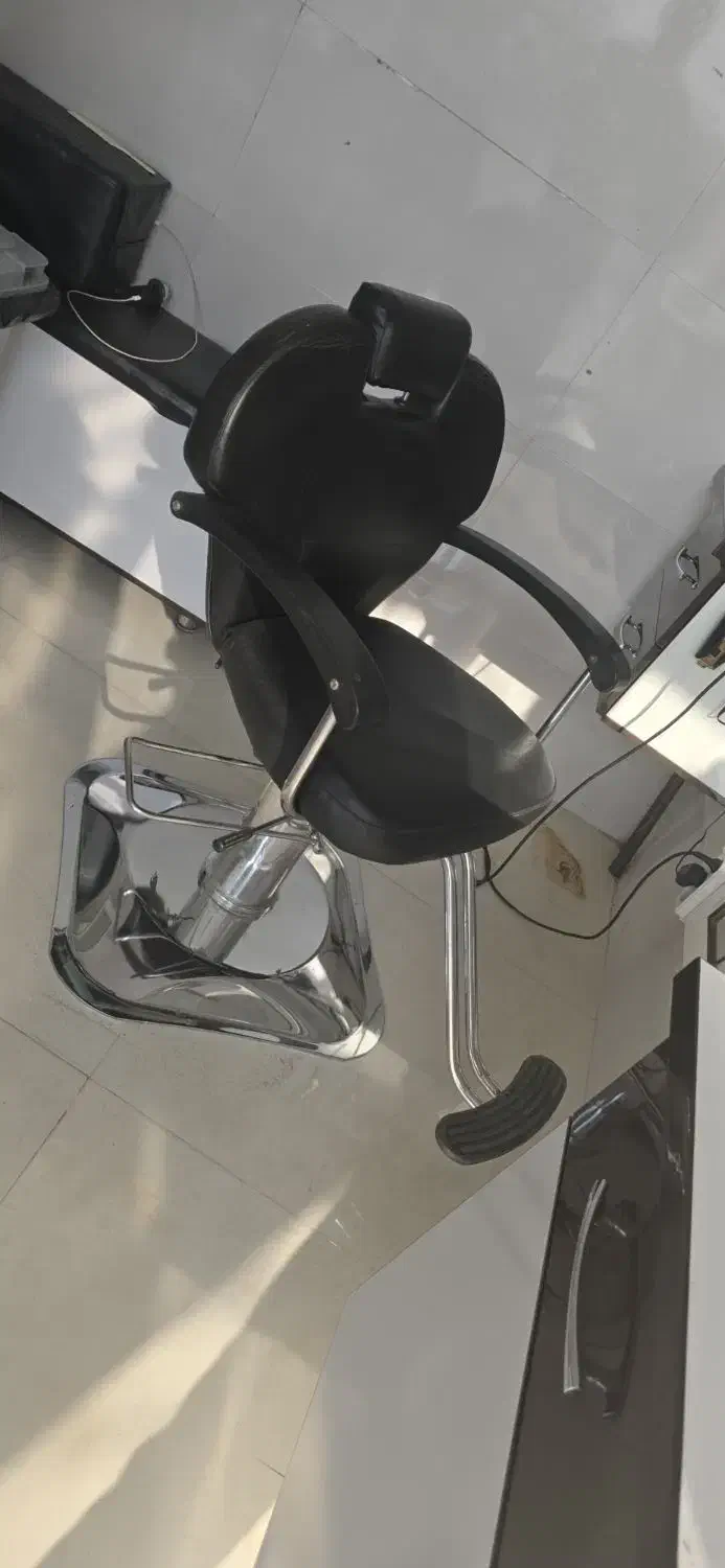 صندلی جک دار ارایشگاه(اصلاح)|آرایشگاه و سالنهای زیبایی|شیراز, تل حسینآباد|دیوار