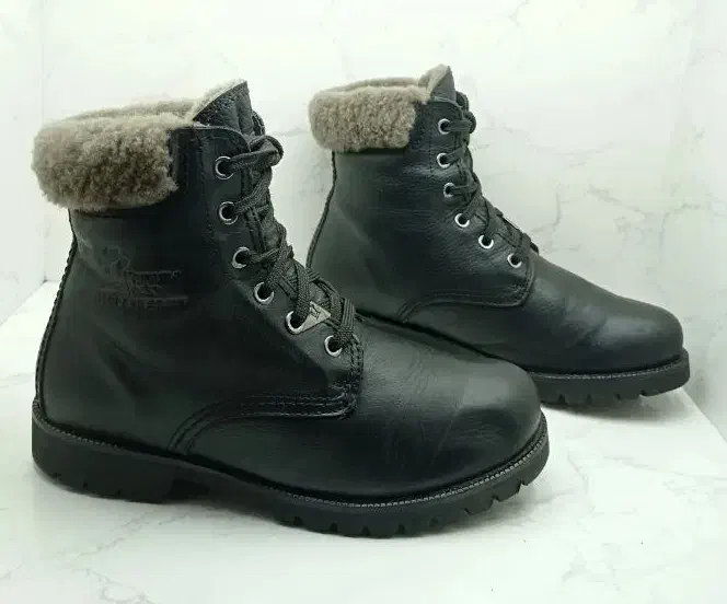 عمده و خرده پوتین زنانه استوک اروپا تانا سنندج|کیف، کفش، کمربند|خرم‌آباد, |دیوار