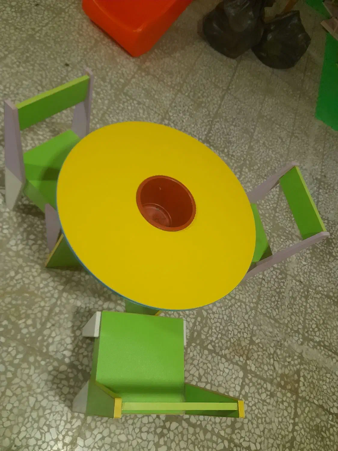 میز وصندلی کوچک|اسباب و اثاث بچه|شهرضا, |دیوار